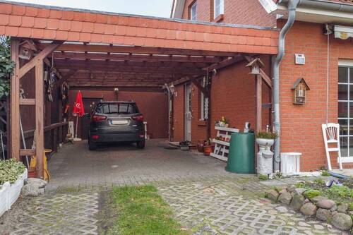 Carport und Terrasse - 