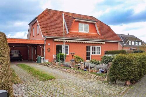 Auffahrt Carport - 6 Zimmer Einfamilienhaus zum Kaufen in Groß Laasch