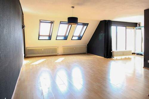 Wohnzimmer - 2 Zimmer Etagenwohnung zum Kaufen in Beilstein