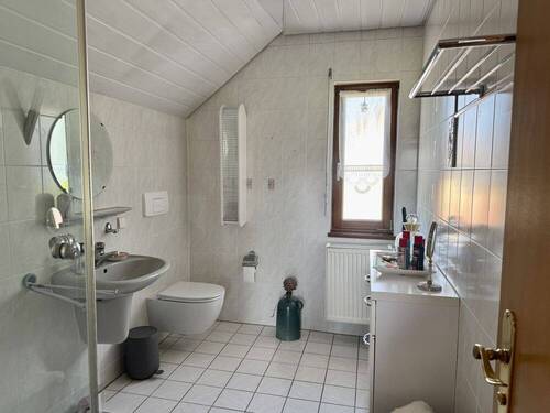 Badezimmer OG - Einfamilienhaus mit 189,90 m&sup2; in Naunhof / Erdmannshain zum Kaufen