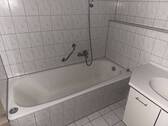 Bad mit Wanne - 