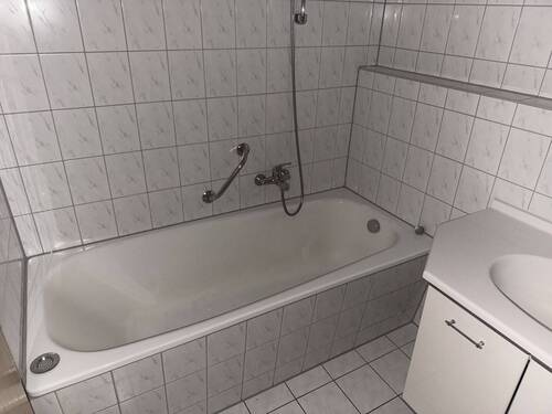 Bad mit Wanne - 
