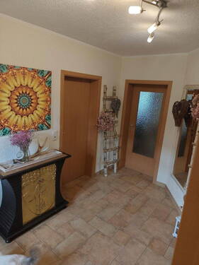 Flur unten - 4 Zimmer Reihenmittelhaus in Parchim