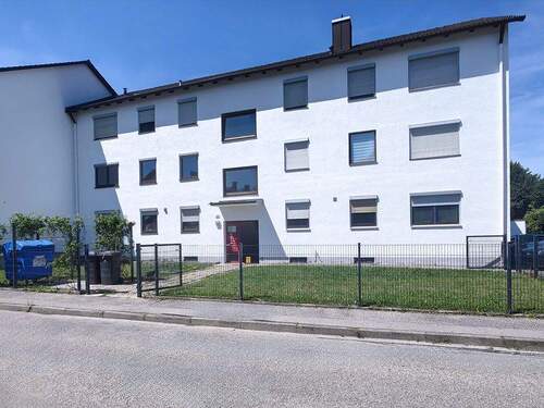 Außenansicht - Jetzt besichtigen & bieten: 3-Zimmer-Wohnung in ruhiger Lage mit Stellplatz