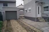 Sep. Eingang EG Wohnung - 7 Zimmer Mehrfamilienhaus, Wohnhaus in Stockstadt am Rhein