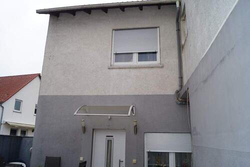 Sep. Eingang Maisonette - Mehrfamilienhaus, Wohnhaus mit 202,00 m² in Stockstadt am Rhein zum Kaufen