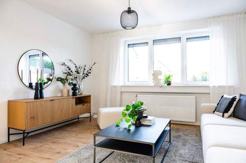 Wohnzimmer - SOFORT EINZIEHEN: Reihenhaus frisch renoviert