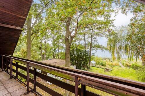 Balkon mit Blick auf den See - 