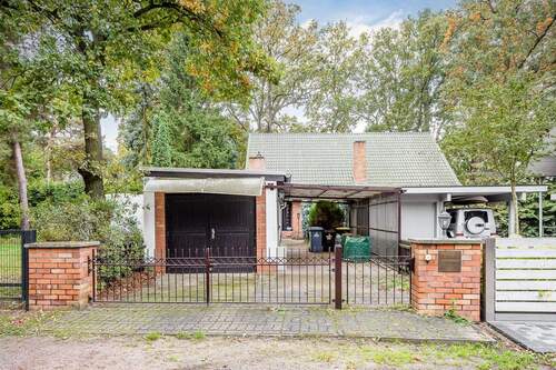 Ansicht Haus und Garage/Werkstatt - 6 Zimmer Einfamilienhaus in Schwielowsee OT Wildpark
