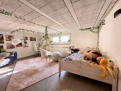 Kinderzimmer im Keller - 