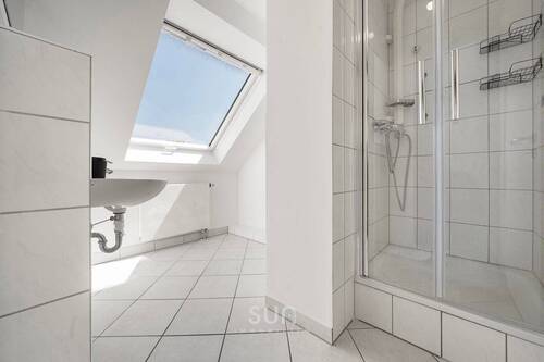 BADEZIMMER MIT TAGESLICHT - 