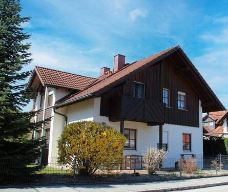 Aussenansicht.jpg - 6 Zimmer Mehrfamilienhaus, Wohnhaus zum Kaufen in Emmerting