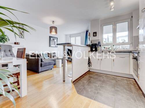 offene Küche zum Wohnzimmer - 2 Zimmer Etagenwohnung in Freiburg