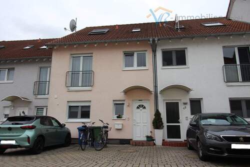Aussenansicht - Großes schickes Reihenmittelhaus in Bischofsheim zum Verkauf (WEG-Teilung)