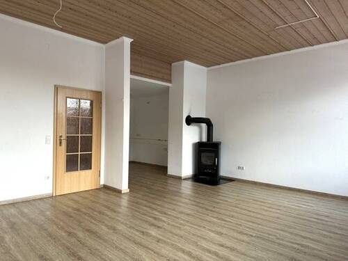 Bild 1 - Großweil - Gewerbe-Büroräume zu vermieten