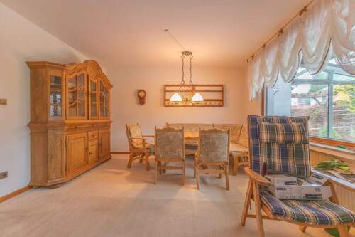 Großes Wohn-Esszimmer mit Zugang zum Wintergarten - 