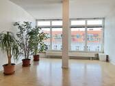 Wohnzimmer - Lichtdurchflutete Dachgeschosswohnung in ruhiger Seitenstraße nahe S-Bahnhof Schöneberg