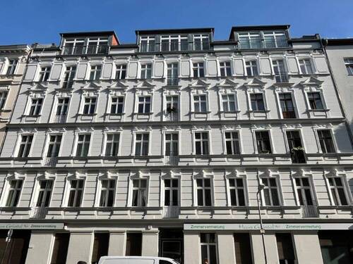 Haus_vorn_mehr_mittig. - 3 Zimmer Terrassenwohnung zum Kaufen in Berlin