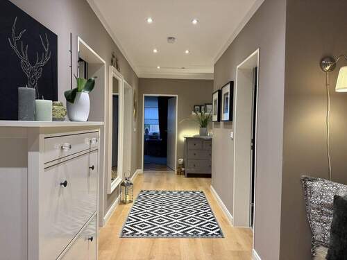 Flur - Moderne 3-Zimmer-Wohnung mit traumhaftem Ausblick - Ihr neues Zuhause wartet!