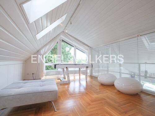 Helle Galerie im DG, mit aufmachbarer Verglasung ... - 