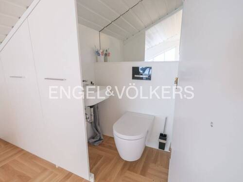 ... und eigenem WC. - 