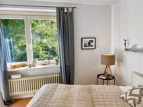 1 von 3 Schlafzimmern OG - 