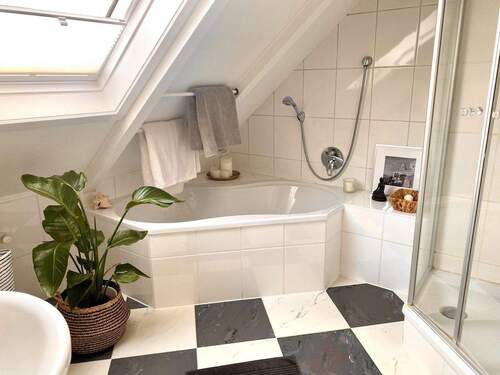 Vollbad+Dusche Dachgeschoss - 