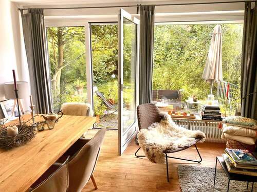 Wohnzimmer EG + Terrasse - Ruhig wohnen - gut angebunden: Charmantes, familienfreundliches Endreihenhaus in Blankenese.
