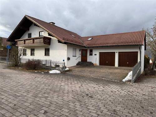 Blick zum Gebäude - 6 Zimmer Einfamilienhaus zur Miete in Geiselhöring