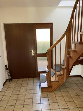 Treppenhaus - Einfamilienhaus mit 135,00 m&sup2; in Krummhörn / Pewsum zur Miete