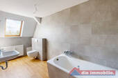 Tageslichtbad mit Badewanne - 