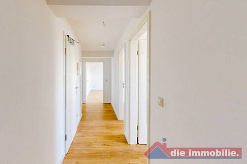 Blick durch den Flur der Wohnung - Etagenwohnung mit 52,00 m&sup2; in Magdeburg zur Miete