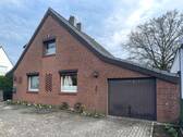 Hausansicht - Ihr Familienparadies mit Einliegerwohnung, Wintergarten, Kamin und sonnigem Garten!