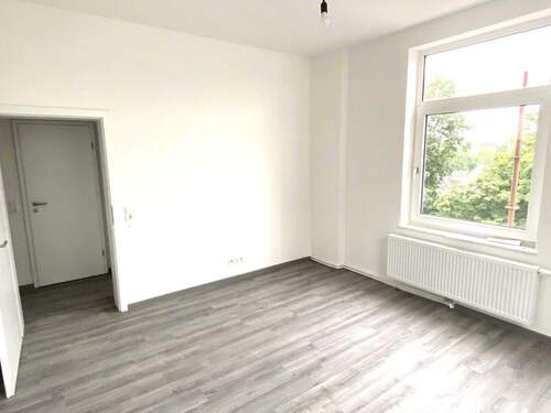 Helles Wohnzimmer - 2 Zimmer Etagenwohnung in Bremerhaven