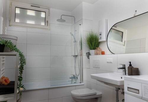 Badezimmer - 3 Zimmer Etagenwohnung zum Kaufen in Sankt Augustin