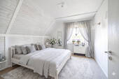 Schlafzimmer Dachgeschoss Wohnbeispiel mit KI - 
