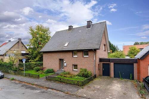 Hausansicht - 7 Zimmer Einfamilienhaus zum Kaufen in Rheda-Wiedenbrück