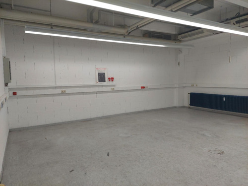 Werkstatt mit Büro und Lagerbereich - 