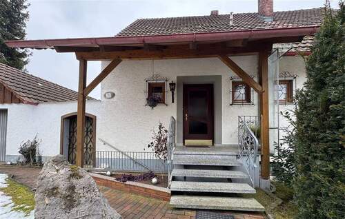 Der Hauseingang - 6 Zimmer Einfamilienhaus in Rottenburg a.d. Laaber