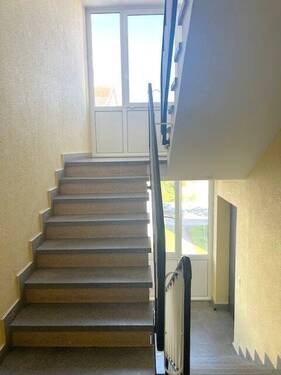 helles und freundliches Treppenhaus - 