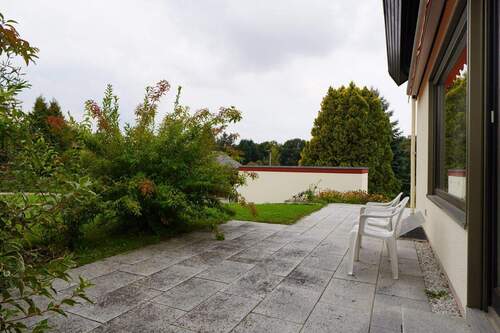 Terrasse - 6 Zimmer Mehrfamilienhaus, Wohnhaus zum Kaufen in Warthausen