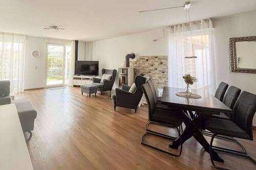 Wohnzimmer - 5 Zimmer Reihenendhaus zum Kaufen in Köln