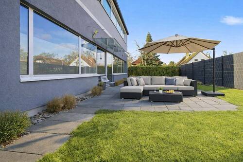 Terrasse (mit KI möbliert) - 