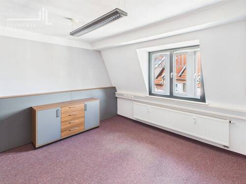 CAM03352G0-PR0065-STILL013 - 