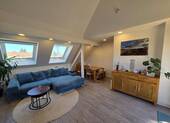 Wohnzimmer - Provisionsfrei: Exklusive, lichtdurchflutete Dachgeschosswohnung mit Ausbaureserve
