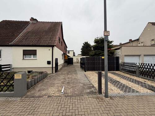 Außenansicht - 6 Zimmer Doppelhaushälfte zum Kaufen in Ludwigshafen am Rhein