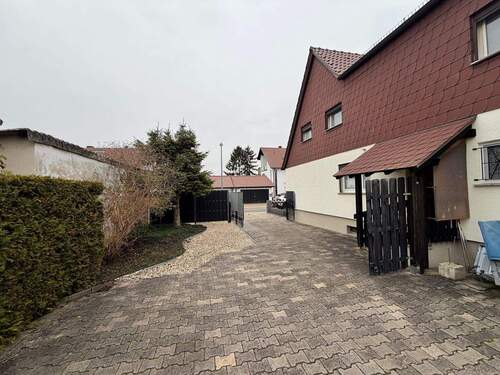 Hofeinfahrt - Doppelhaushälfte mit 121,50 m&sup2; in Ludwigshafen am Rhein zum Kaufen