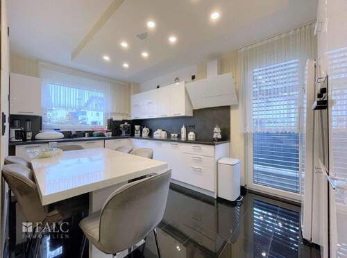 Küche - 5 Zimmer Doppelhaushälfte zum Kaufen in Hennef (Sieg)