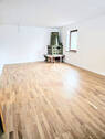 Wohnzimmer I - 2 Zimmer Etagenwohnung in München