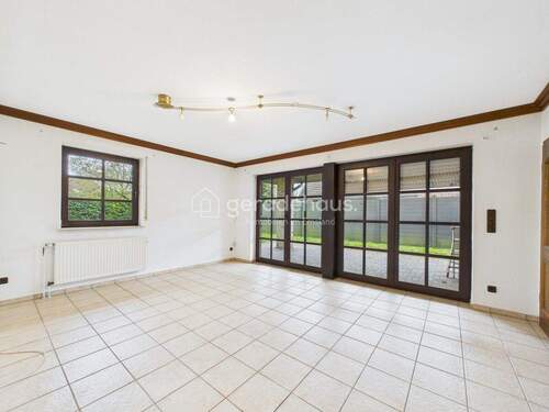 CAM03818G0-PR0073-STILL037 - 